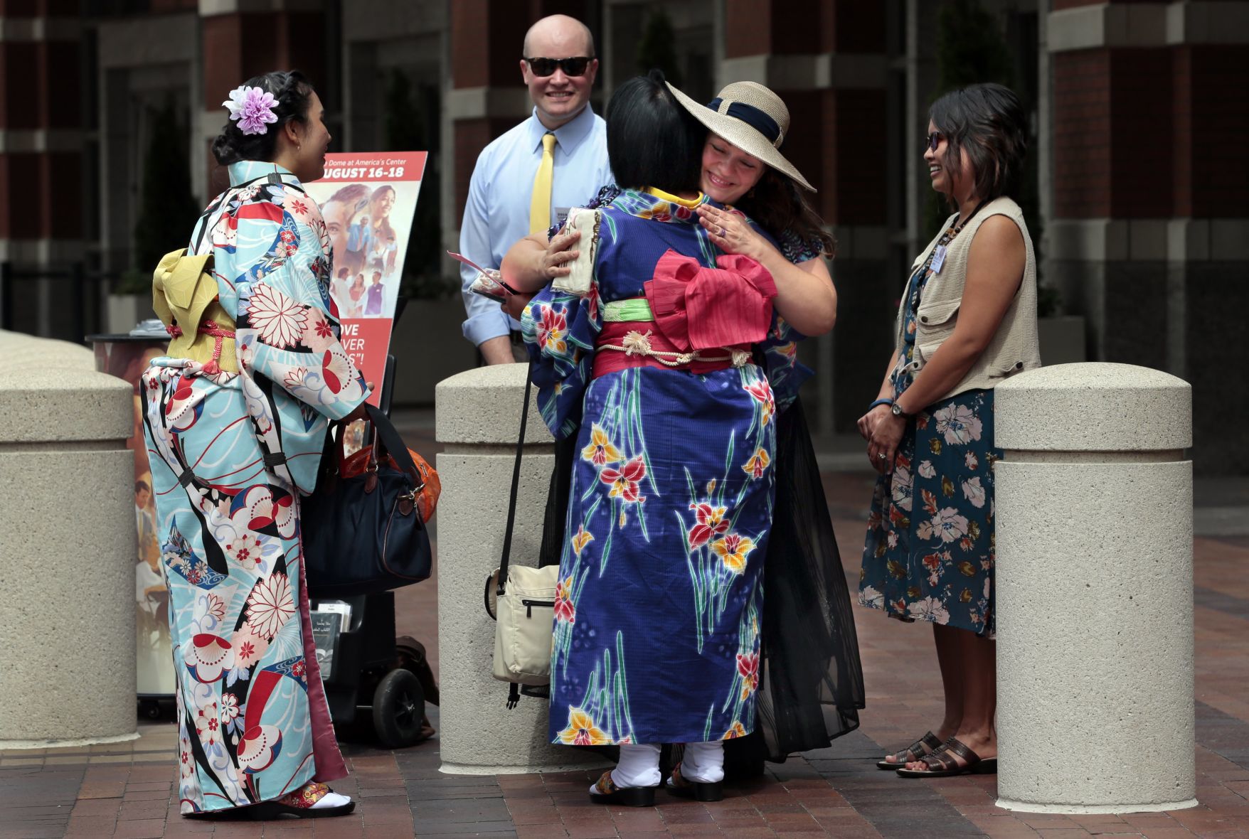 Jehovah's Witnesses pack downtown St. Louis for international convention